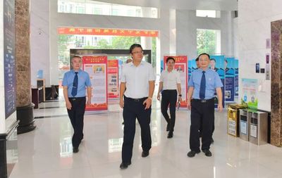 谢文华现任广西壮族自治区南宁市江南区委书记 ,党组书记